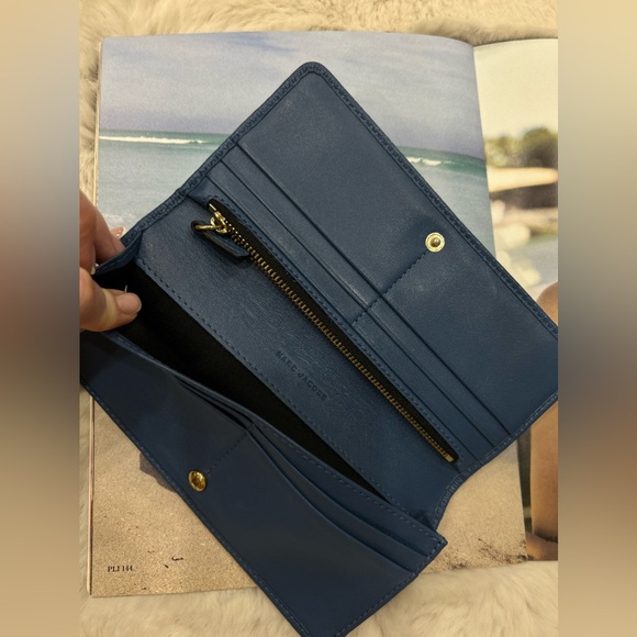 MARC JACOBS CONTINENTAL
WALLET IN BLUE GRAIN LEATHER - Picture 11 of 14